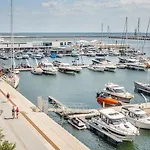 City Center Apartments Yacht Park Marina View