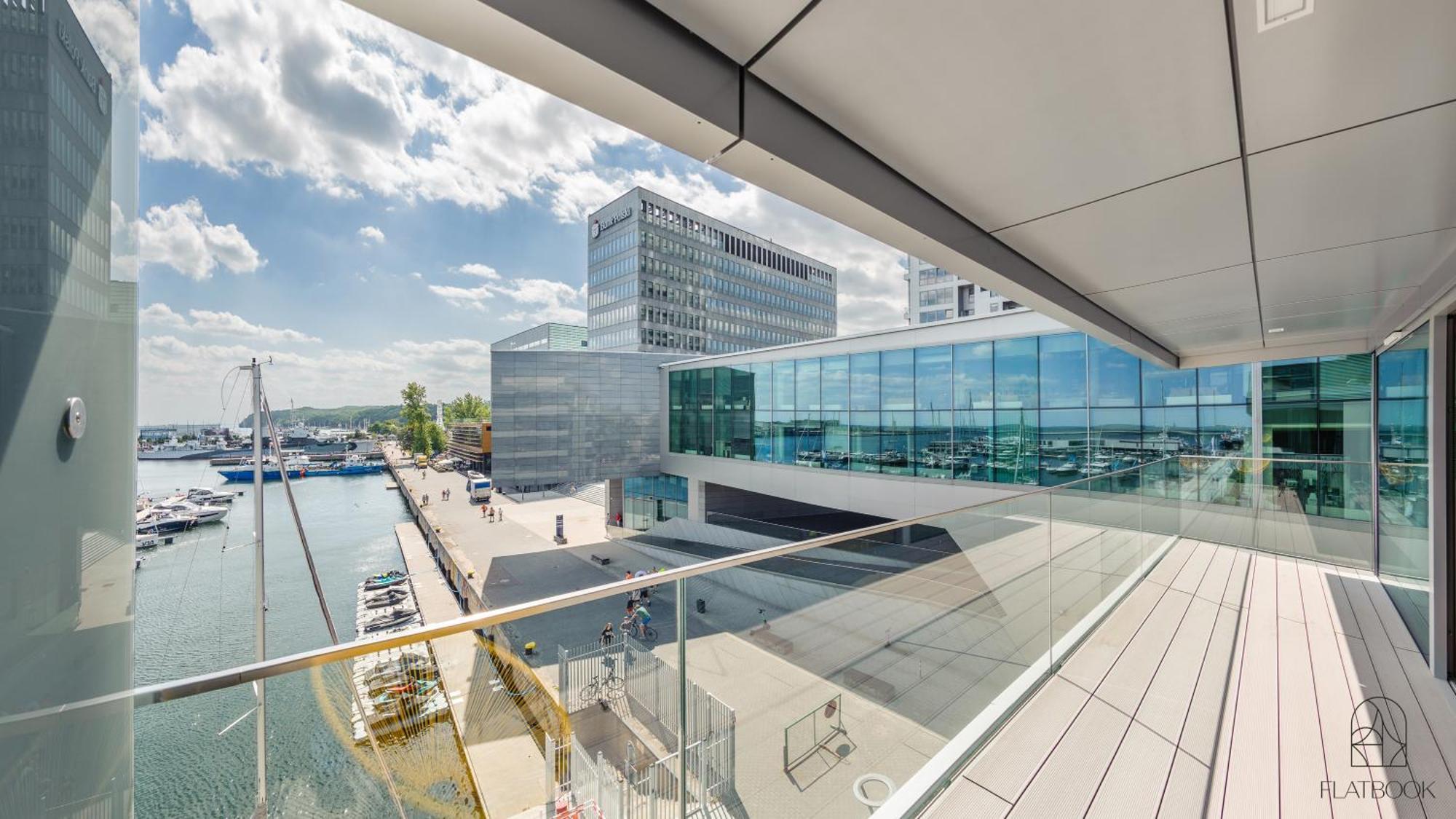 Center Yacht Park Marina View Apartment Gdynia
